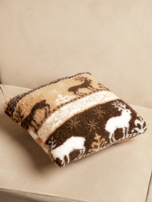 Подушка декоративная меховая из верблюжьей шерсти, рисунок Олени 